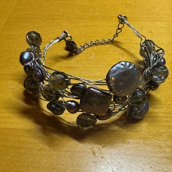 Elegant Silver and Black Wire Bracelet - Picture 1 of 3